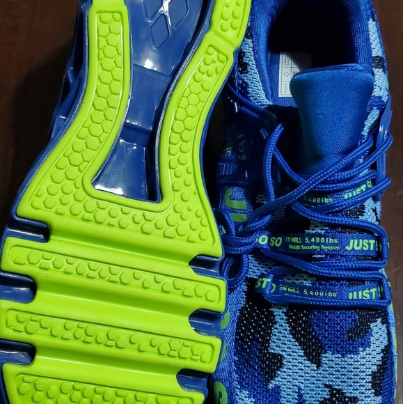 Just so so sneakers - Picture 3 of 12